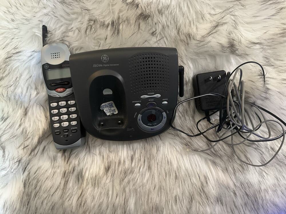 GE 2.4GHz Corded/Cordless Phone Combo Digital Answerer Black Silver Speakerphone